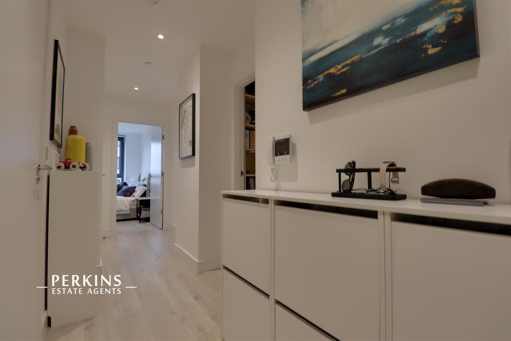 Property photo 3 of 14 Hallway.Jpg