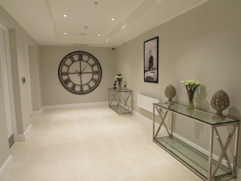 Property photo 2 of 11 Entrance Hall