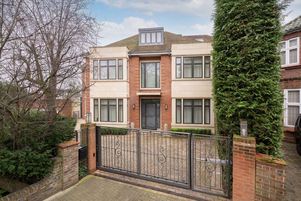 Property photo 1 of 32