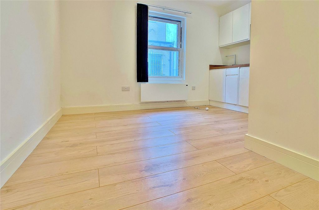 Property photo 3 of 5 Picture No. 09