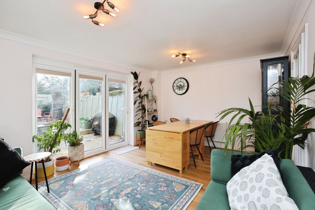 Property photo 2 of 20 Pbox-Img.Jpg