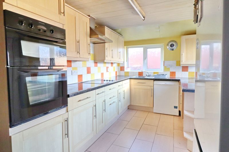 Property photo 3 of 20 Kitchen