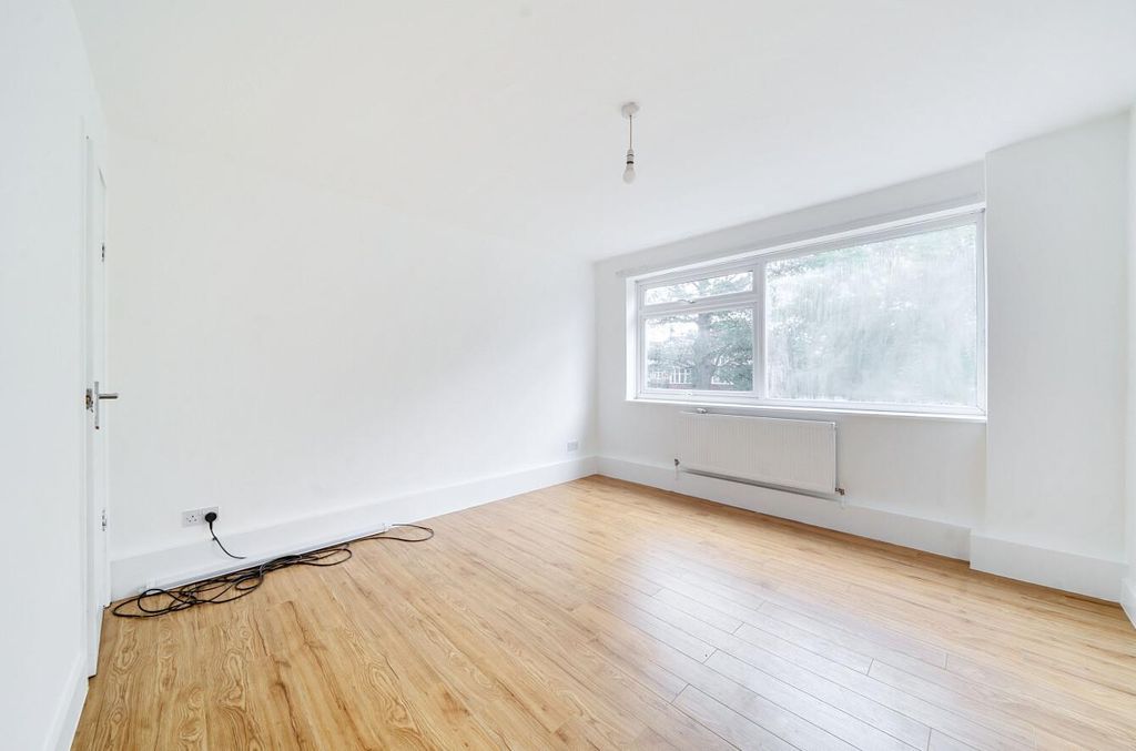 Property photo 2 of 8 -6895F485Bfbfb-l-1335091-6-68948B48De542-1.Jpg