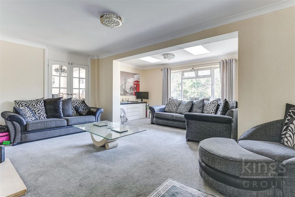 Property photo 3 of 28