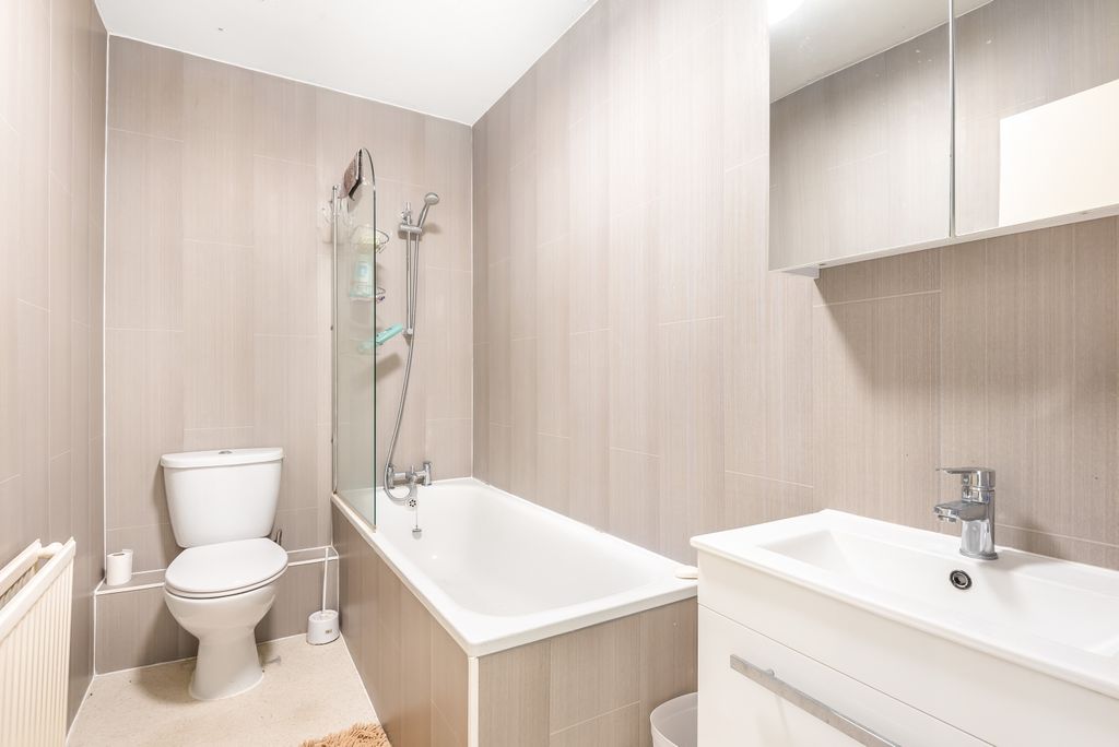 Property photo 3 of 7 Bathroom