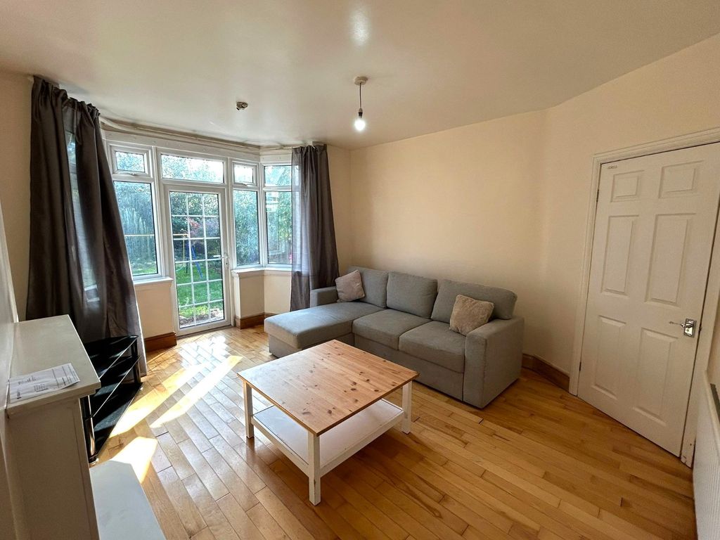Property photo 3 of 16 Picture No. 12