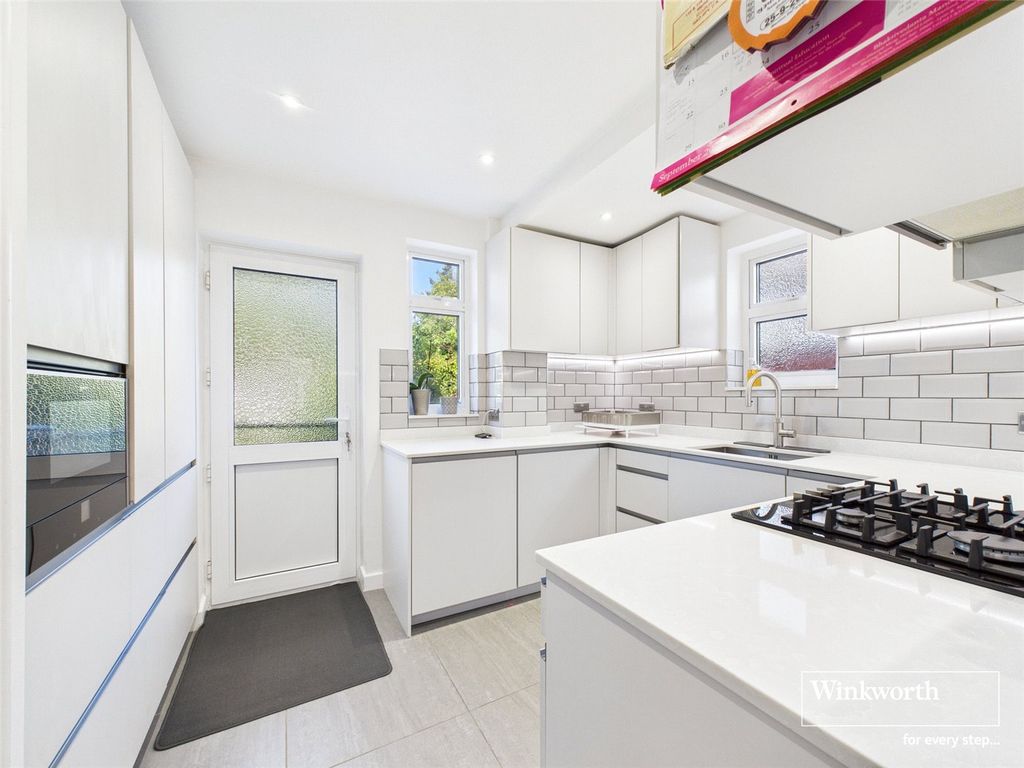 Property photo 2 of 11 Kitchen