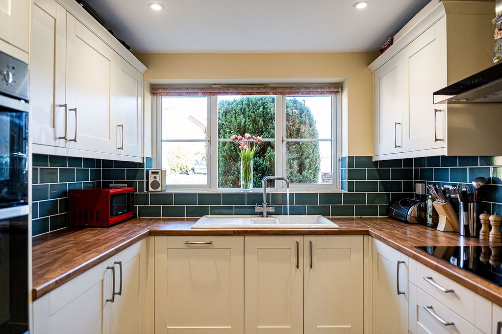 Property photo 3 of 32