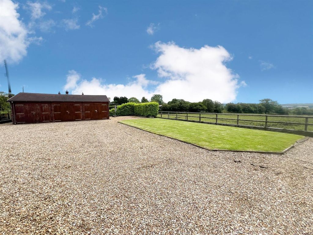 Property photo 2 of 39