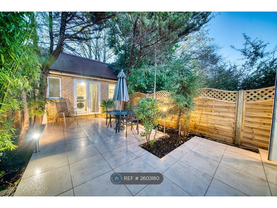 Property photo 1 of 16 Garden Shared