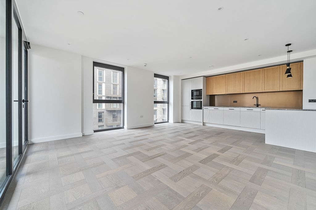 Property photo 2 of 27 1331395-12-688241...
