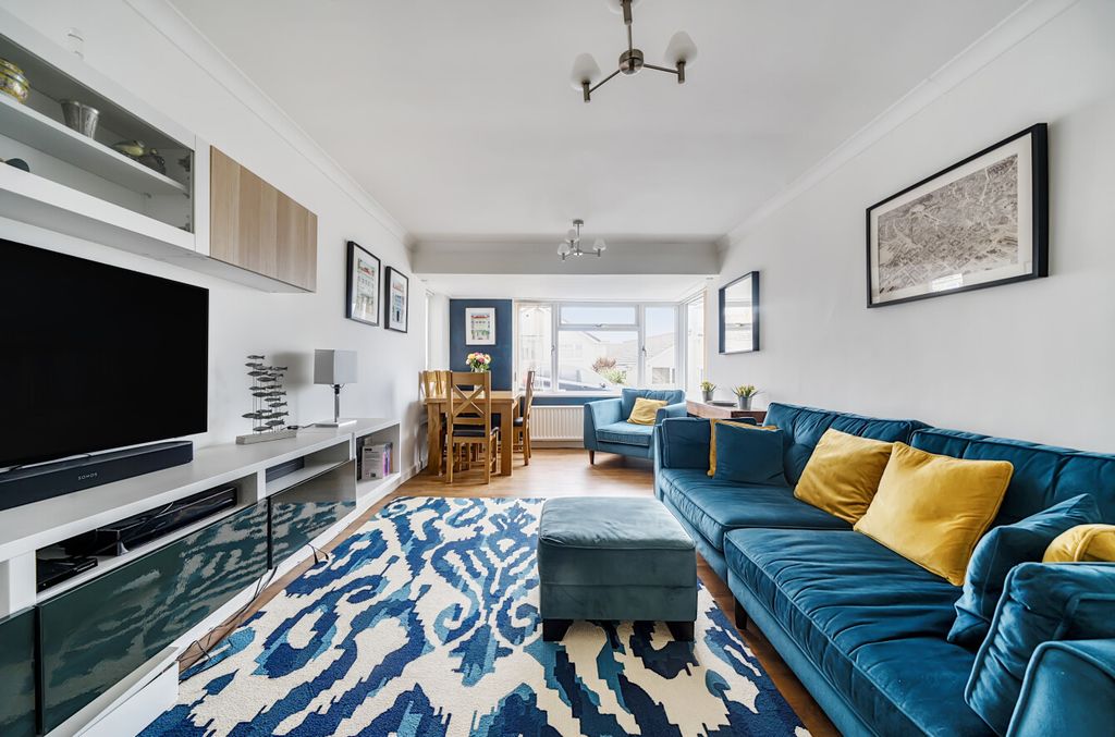 Property photo 2 of 19 Sitting Room