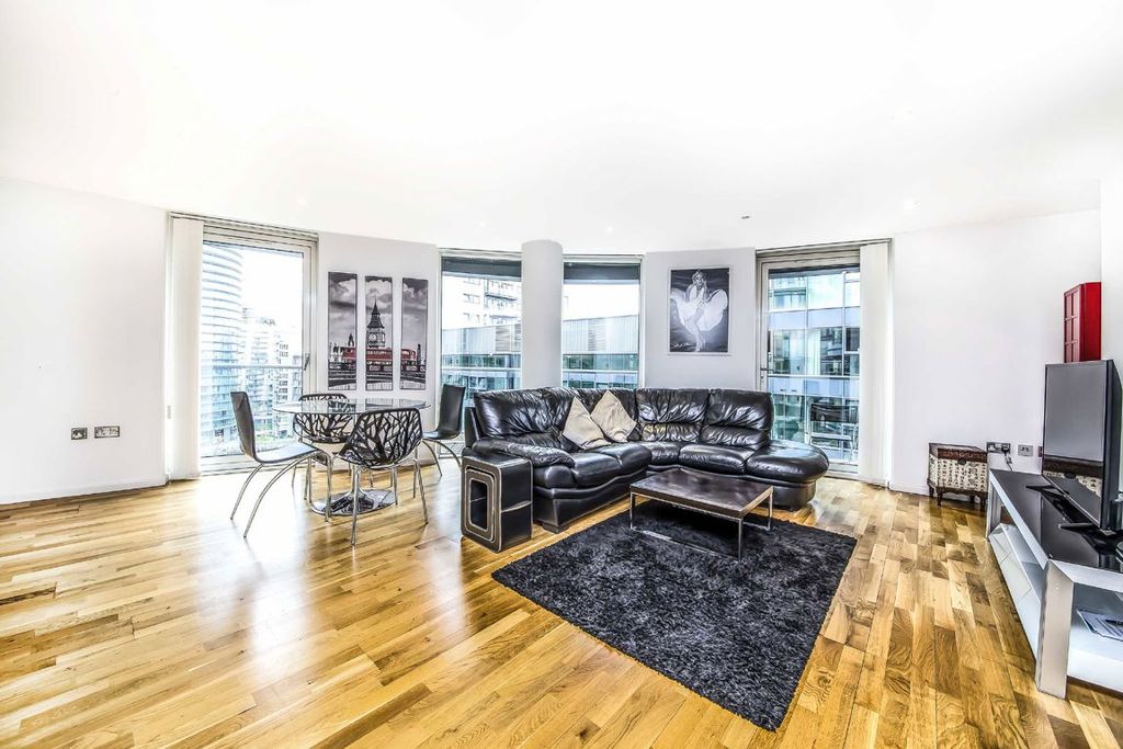 Property photo 2 of 8