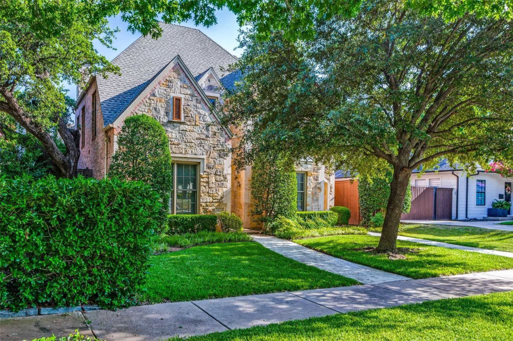 Property photo 1 of 23