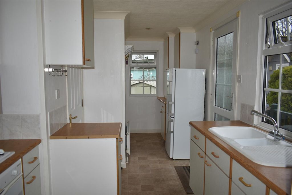 Property photo 2 of 16 Kitchen.Jpg