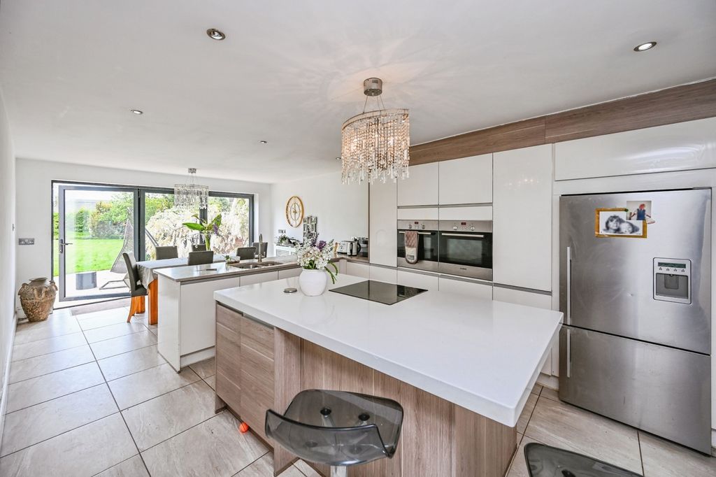 Property photo 3 of 24 Pbox-Img.Jpg