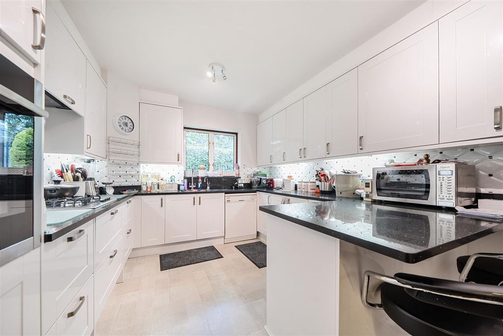 Property photo 3 of 14 Kitchen/Breakfast Room: