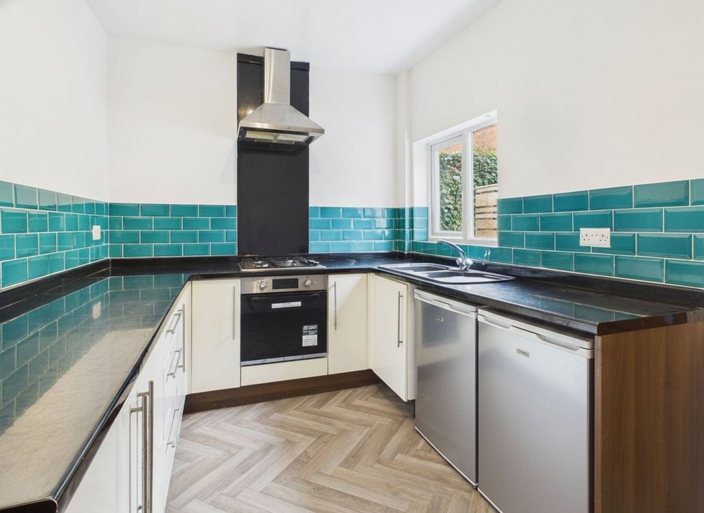 Property photo 3 of 19 Kitchen