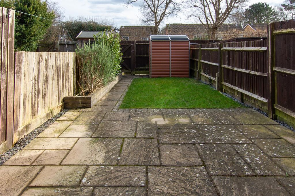 Property photo 3 of 13 8 Lime Tree Grove - Garden-2.Jpg