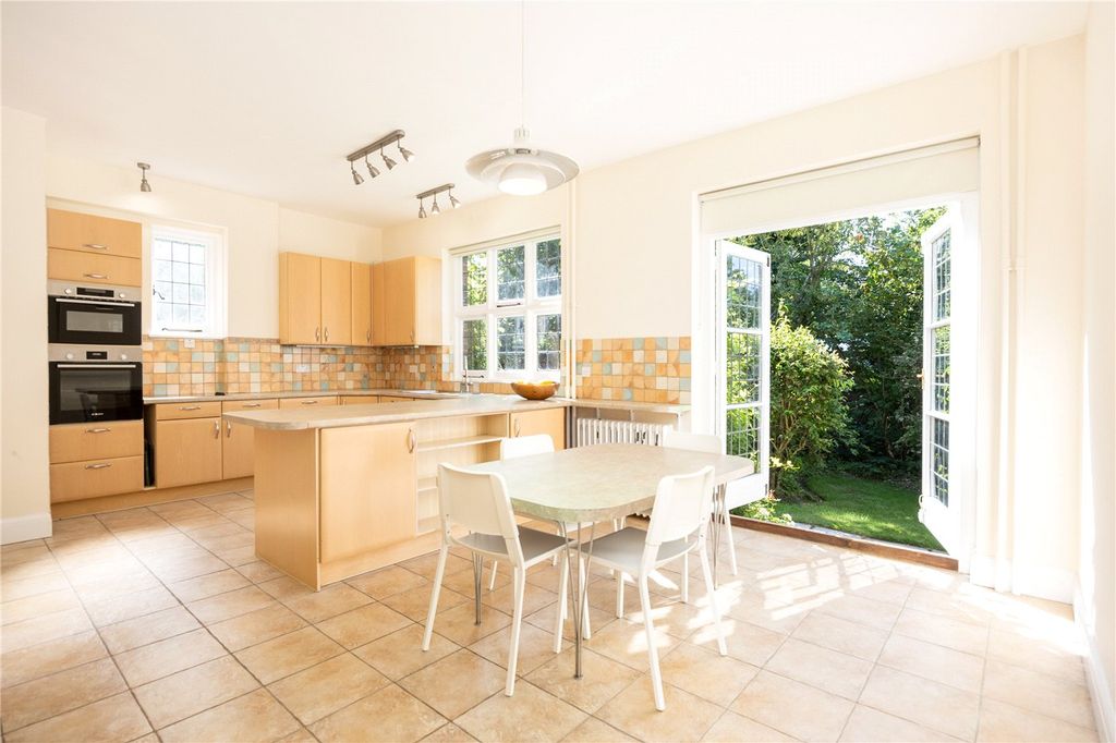 Property photo 3 of 17 Picture No. 10