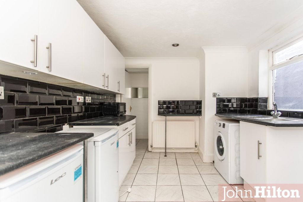 Property photo 3 of 15 Normanton Street19.Jpg