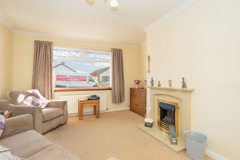 Property photo 3 of 22 Lounge/Diner