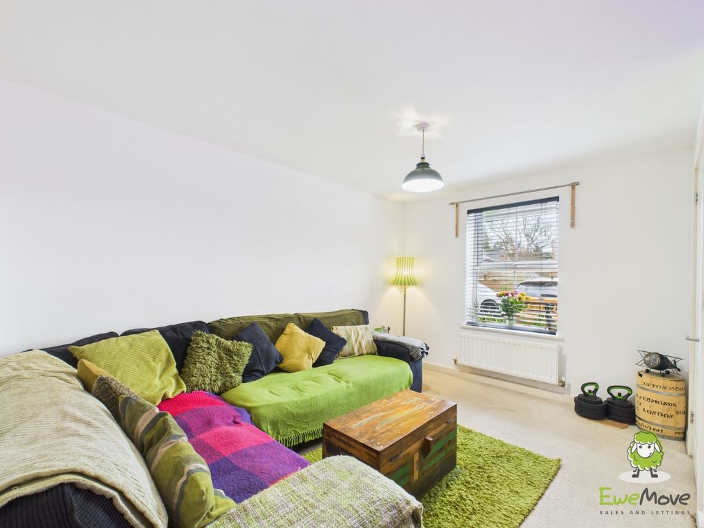 Property photo 3 of 14 Ewemove Estate Agents Basingstoke - Chilworth Way