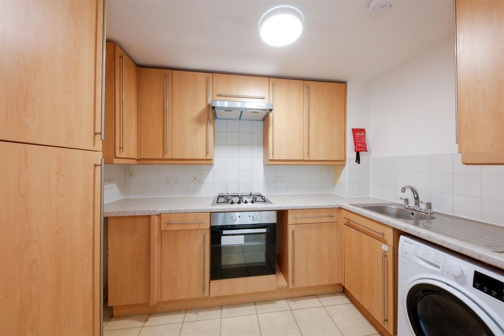 Property photo 3 of 9 Fairlead House.Jpg