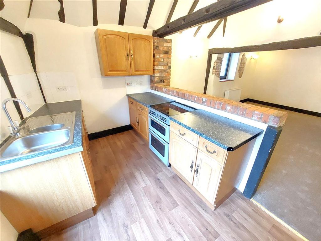 Property photo 3 of 10 Kitchen