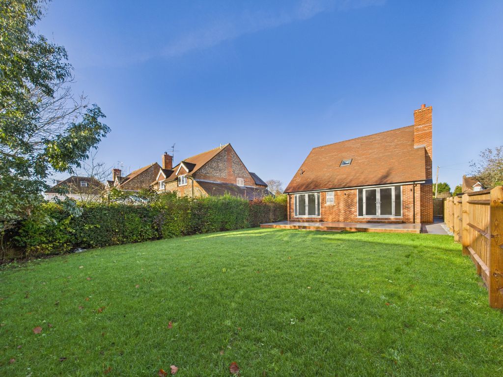 Property photo 3 of 18 Cam01354G0-Pr0625-Still020