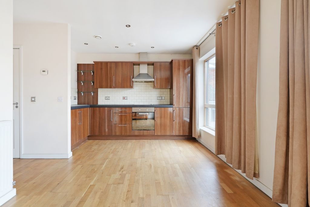 Property photo 1 of 11 Kitchen