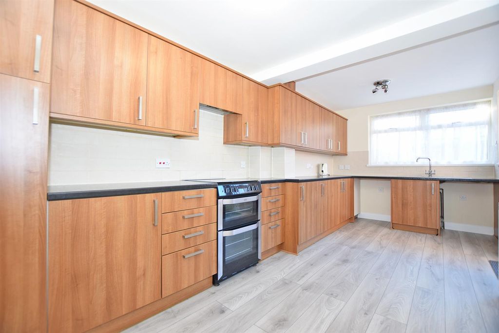 Property photo 2 of 12 Kitchen