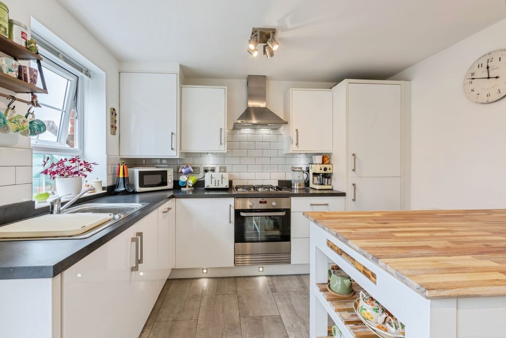 Property photo 3 of 17 Photo