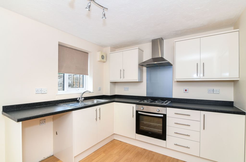 Property photo 2 of 7 Kitchen