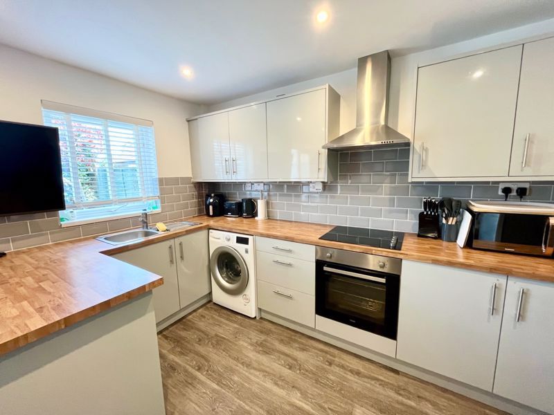 Property photo 2 of 10 Kitchen
