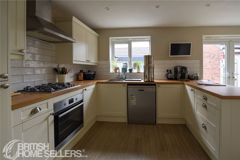 Property photo 2 of 16 Picture No. 14