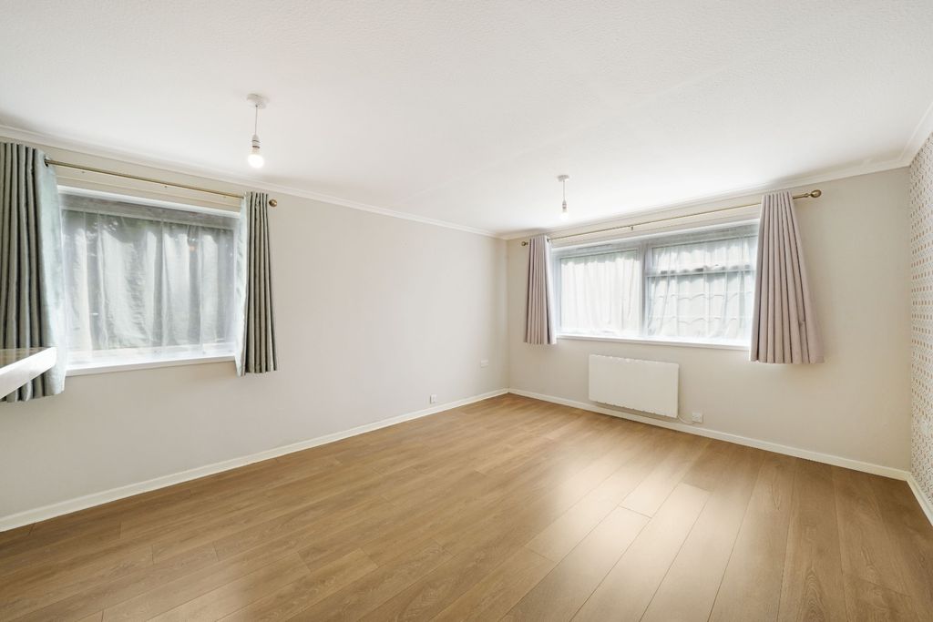 Property photo 3 of 14 5060654