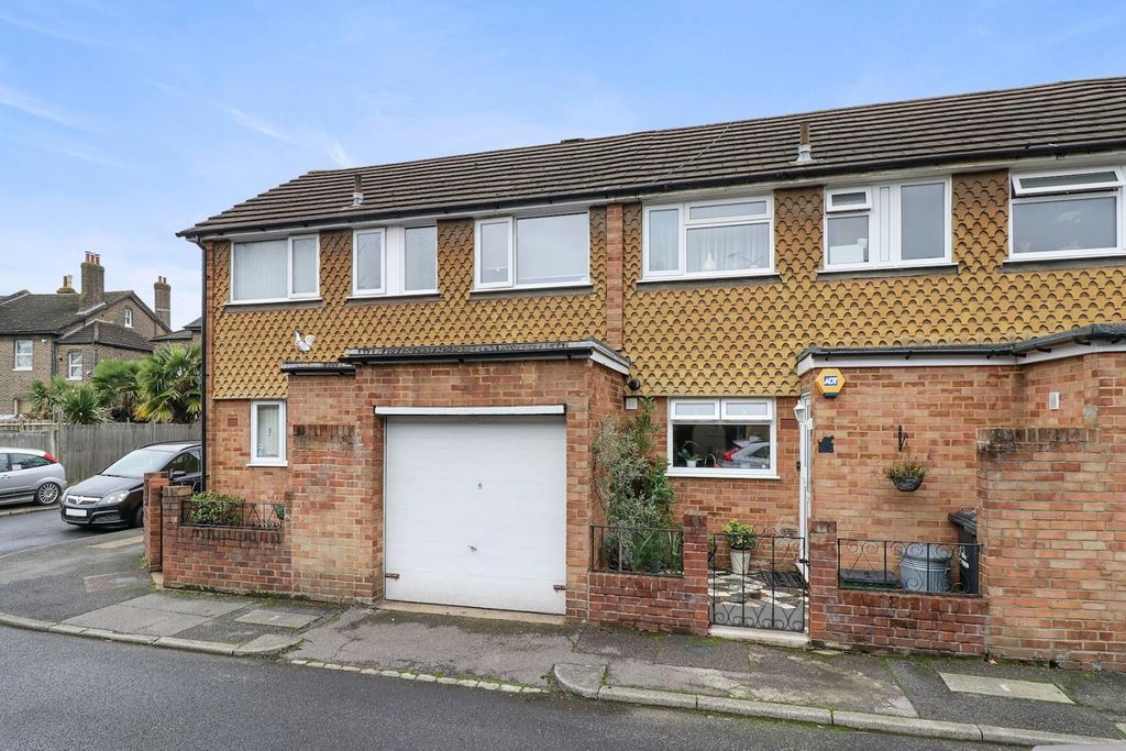 Property photo 3 of 15 01-121278635 - Am - 2 Thornsett Place Se20 7Xd-1 (