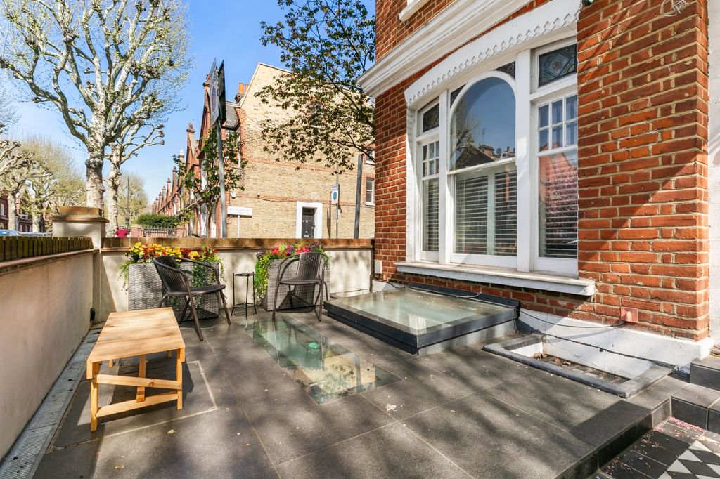 Property photo 2 of 14