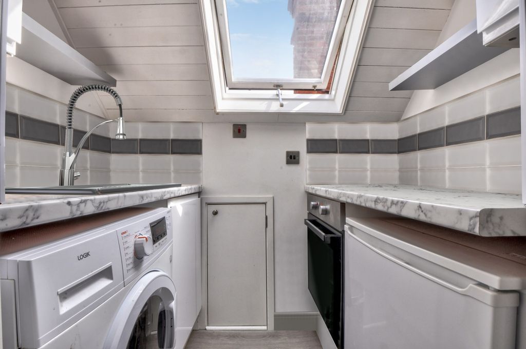 Property photo 3 of 8 30002529-Hr-3