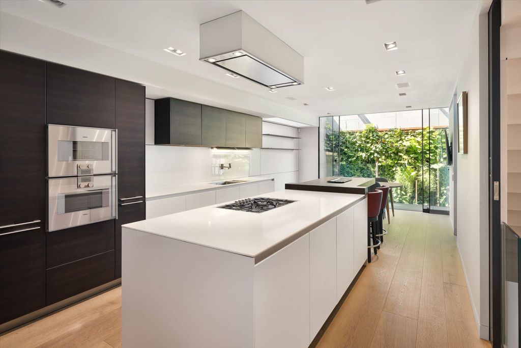 Property photo 2 of 16 Image