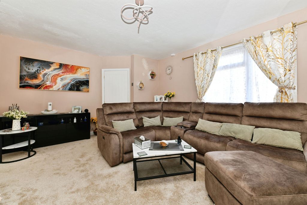 Property photo 2 of 24