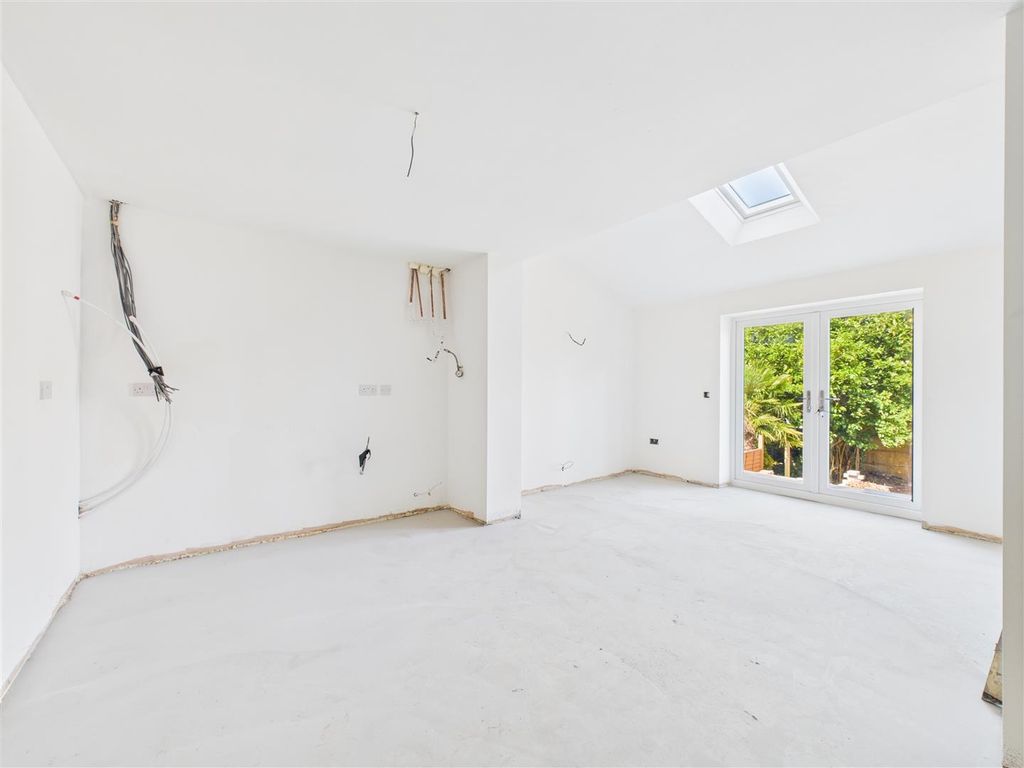 Property photo 3 of 20 Cam05207G0-Pr0045-Still001.Jpg