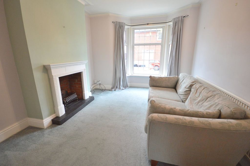 Property photo 3 of 7 Living Room