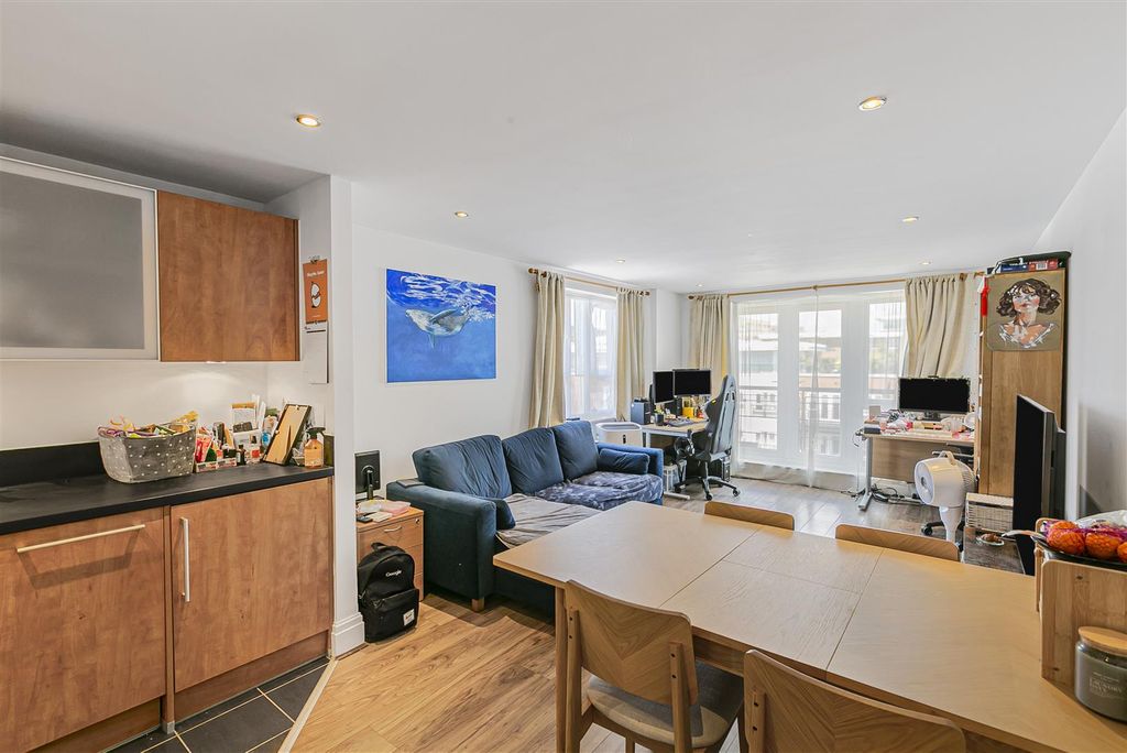 Property photo 3 of 11
