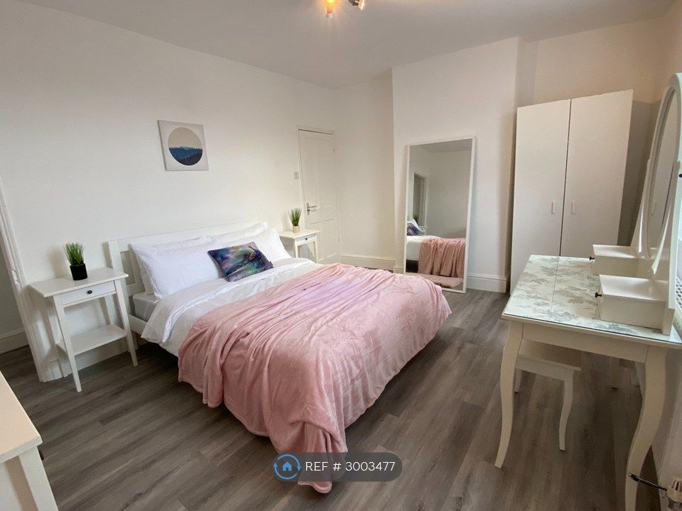 Property photo 1 of 19 Bedroom 2