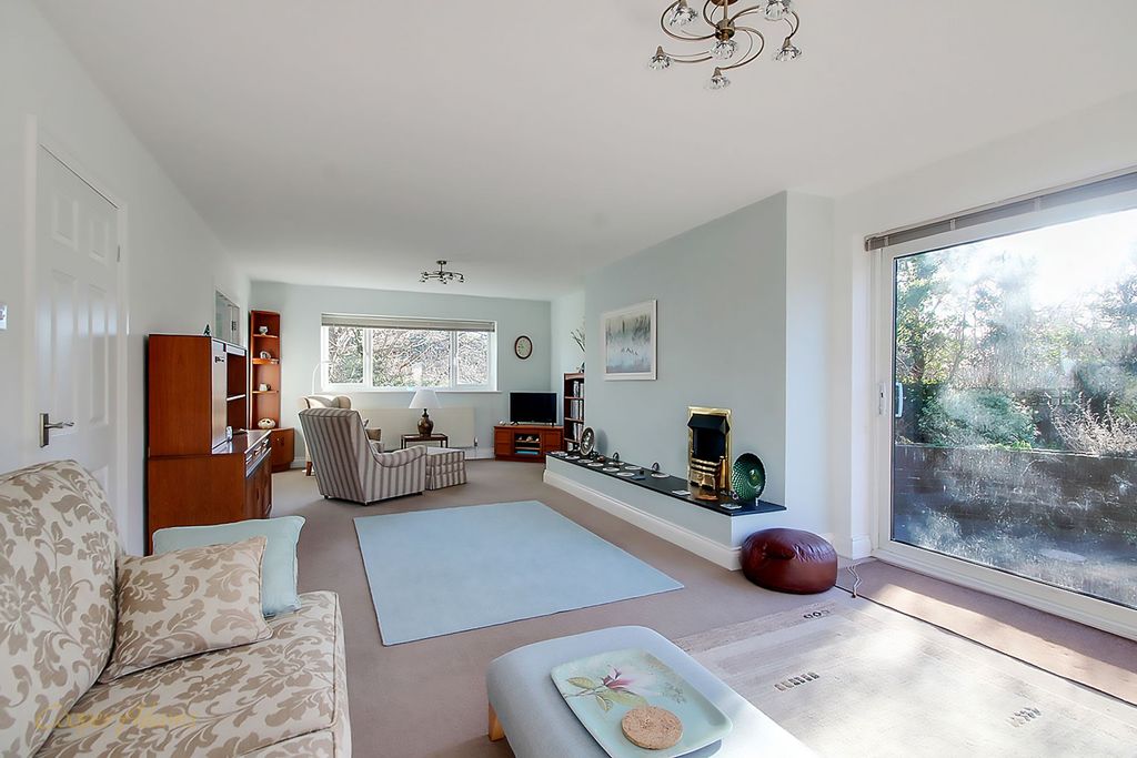 Property photo 2 of 17 Living Room