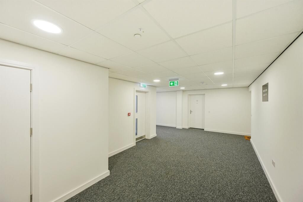 Property photo 2 of 9 Hallway