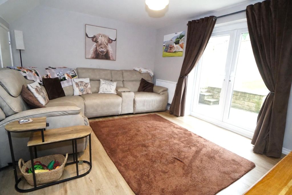 Property photo 2 of 19 c8Ab6E9d-5F26-42F6-9544-00Ab673Edda1.Png