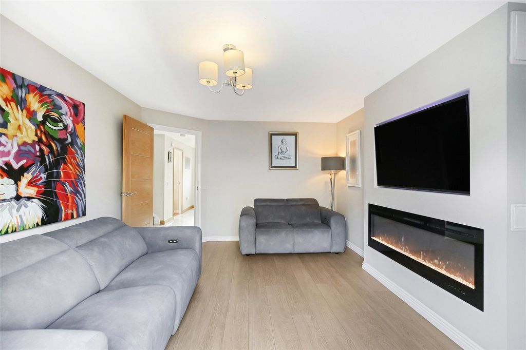 Property photo 3 of 36 Picture No. 04